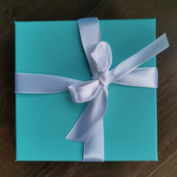 Tiffany & Co. Medium Shopping Bag & Box w Ribbon - Picture 2 of 4